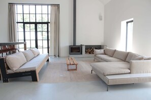 House | Living room - Spacious Countryside Villa (Zuidzande)