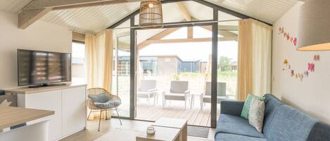 Apartment | Ruang tamu | TV