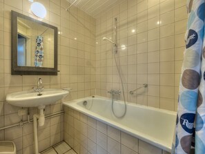 Bathroom - Well Furnished Bungalow with Microwave near Nature Reserve (Weert)