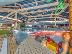 Outdoor pool - Well Furnished Bungalow with Microwave near Nature Reserve (Weert)