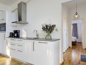 Chalet | Private kitchen - Getaway With Covered Veranda (Enter)