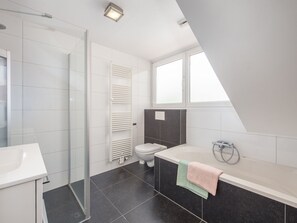 Villa | Bathroom