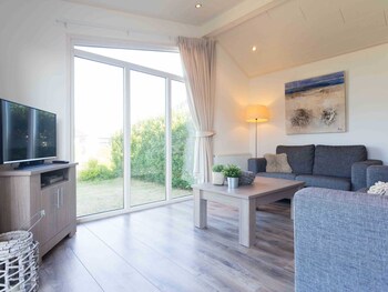 Comfortable Chalet With Dishwasher, Near the Sea in Egmond