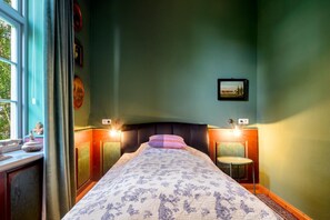 A bedroom with a bed, bedside tables, a window, and a wall-mounted picture. - Holiday Home in Steffenshagen With Terrace (Steffenshagen)