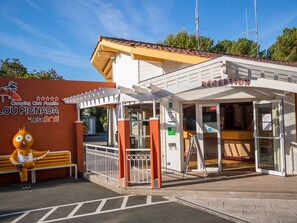 Reception - Alluring Mobile Home With Covered Terrace Close to the Beach (Messanges)