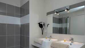 Bathroom - Apartment in France Near Serene Beaches (Agde)
