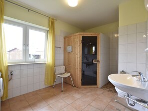 House | Bathroom - Spacious Home, Zierow (Zierow)