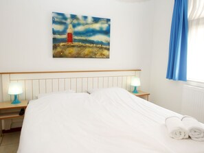 3 bedrooms, individually furnished - Detached House With Dishwasher Near the Sea (De Koog)