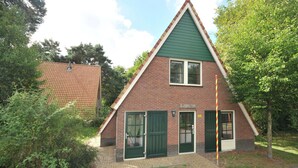 Unclassified image, 3 of 20, button - Cozy Holiday Home with Dishwasher near Golf Course (Oosterhout)