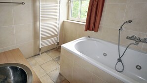 Unclassified image, 4 of 20, button - Cozy Holiday Home with Dishwasher near Golf Course (Oosterhout)