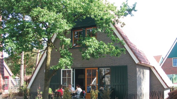 Unclassified image, 1 of 20, button - Cozy Holiday Home with Dishwasher near Golf Course (Oosterhout)