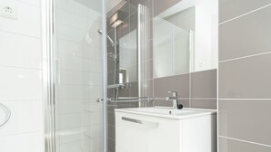 Bathroom - Modern Lodge With Nice Terrace, in Bloemendaal (Overveen)