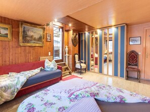 5 bedrooms, individually furnished, bed sheets