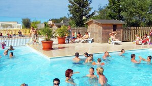 Pool - Comfortable Mobile Home on a Fishing Lake in Normandy (Port-en-Bessin-Huppain)
