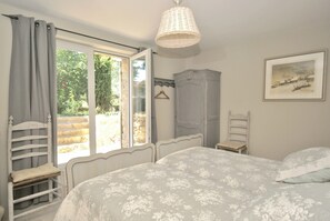 Villa | 4 bedrooms, individually furnished, iron/ironing board - Provence Charm With Pool (Viens)