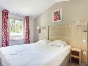 House | Room amenity - Resort in Arles With Pools Near Camargue (Arles)