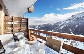 Balcony - Chalet in Praroustan With Mountain Views (Uvernet-Fours)