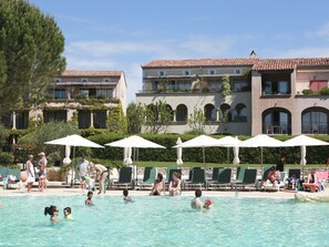 Outdoor pool - Comfortable Holiday Home in Authentic Provencal Village (Vernegues)