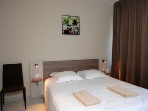 Apartment | Room amenity - Coastal Retreat w/ Balcony (Agde)