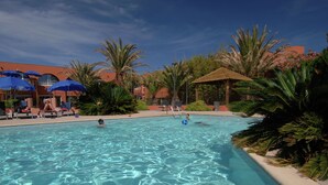 Outdoor pool - Coastal Retreat w/ Balcony (Agde)