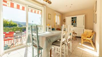 Villa | Dining