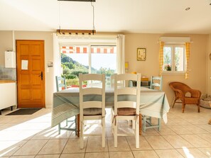 Villa | Dining - House in the South of France With Private Pool (Roquebrun)