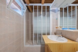 Villa | Bathroom - House in the South of France With Private Pool (Roquebrun)