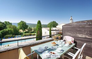 Outdoor dining - Apartment in Bonnieux Near Lavender Fields (Bonnieux)