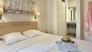 Unclassified image, 3 of 10, button - Apartment in Cavalaire-sur-mer Near Beach (Cavalaire-sur-Mer)