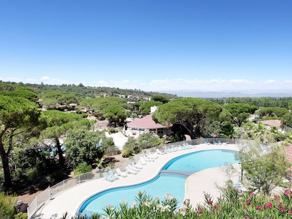 Pool - Spacious Apt Near the Beach (Fréjus)