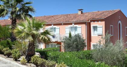 Spacious Apt Near the Beach
