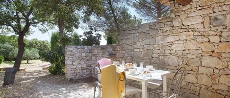 屋外ダイニングエリア