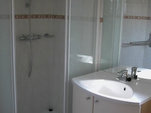 Shower - Nicely Decorated Chalet With Dishwasher, Located on Texel (De Cocksdorp)
