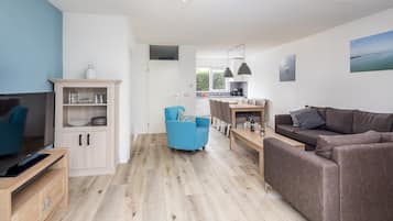 House | Ruang tamu | TV