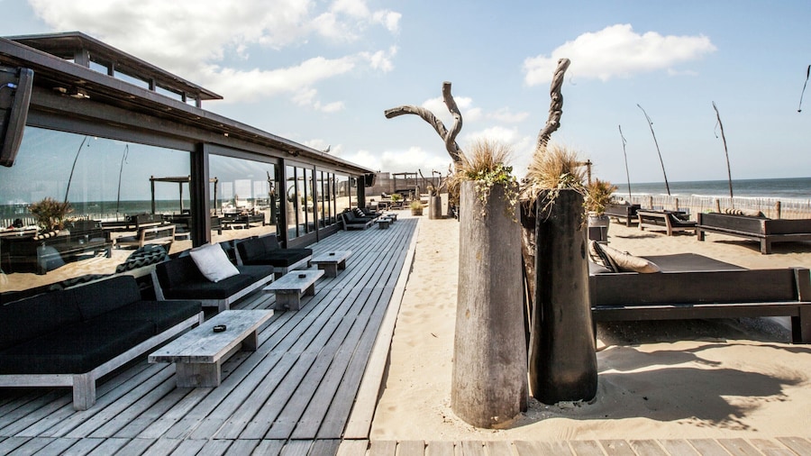 Spacious Lodge With 2 Bathrooms, Near the Sea