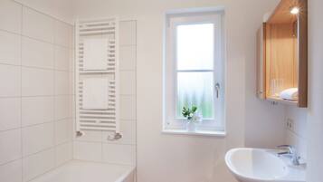 House | Bathroom | Shower, towels