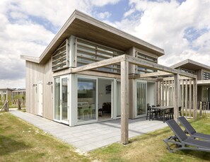 Bungalow | Exterior - Luxury Chalet Near Beach (Kamperland)