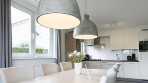 Villa | Dining - High-end Villa Nestled in Greenery (Arcen)