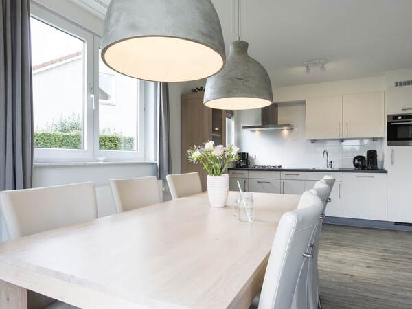 High-end Villa Nestled In Greenery - Limburg, Niederlande