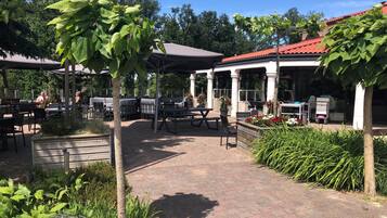 Villa | Outdoor dining