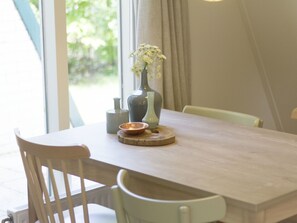 Bungalow | Dining