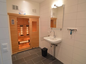 Bathroom | Shower, towels