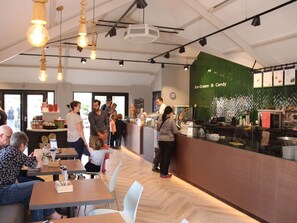 Dining - Cozy Lodge With a Dishwasher in the Achterhoek (Winterswijk - Brinkheurne)