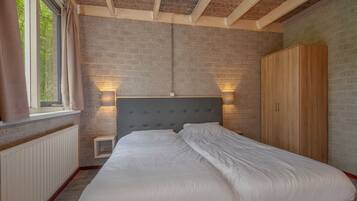 2 bedrooms, individually furnished, bed sheets