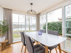 Chalet | Dining - Modern and Cozy Chalet in Twente (Hoge Hexel)