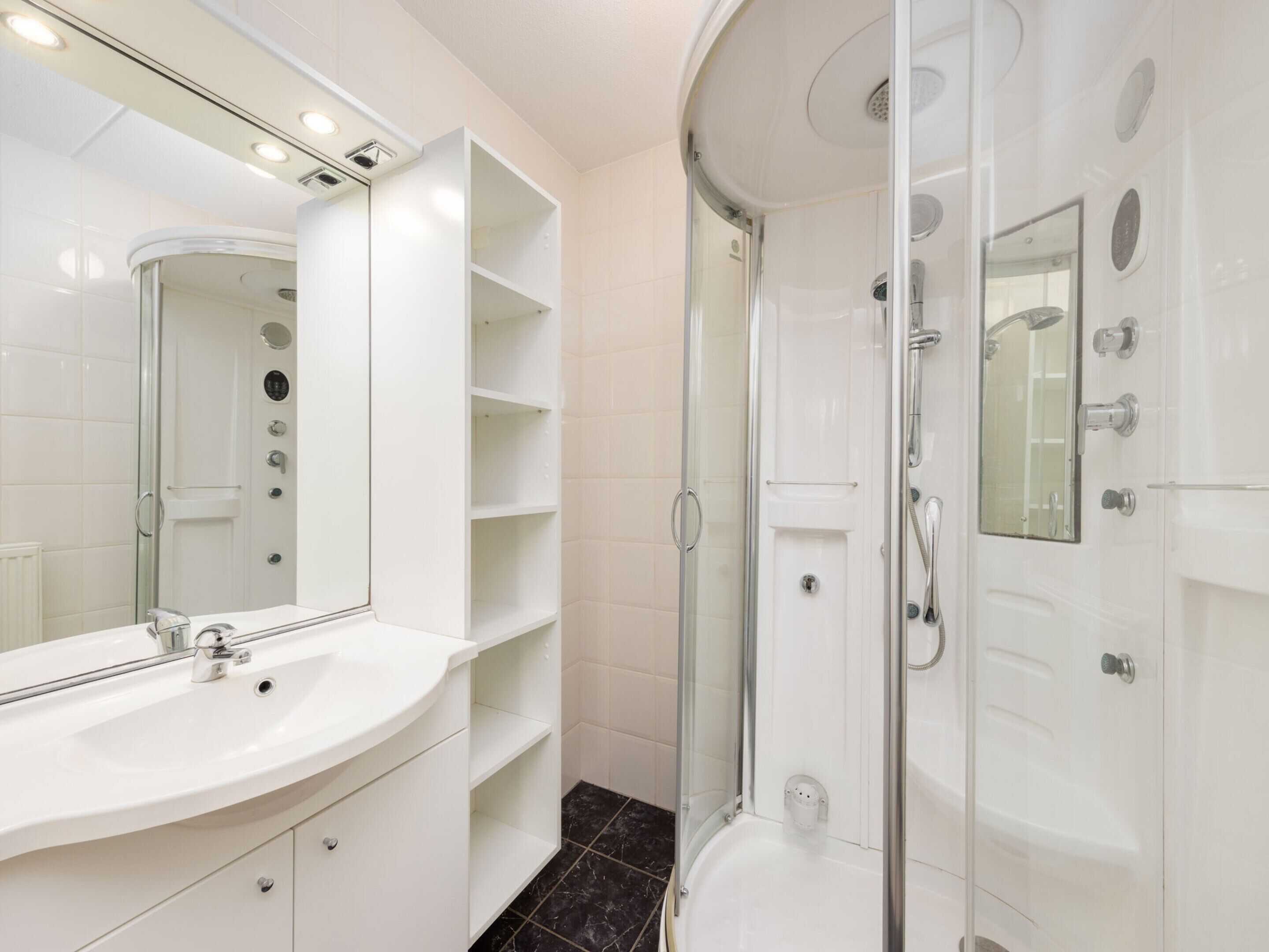 House | Bathroom