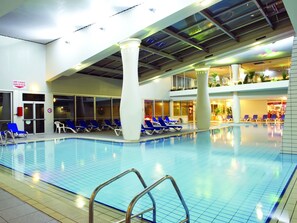 Outdoor pool - Luxury Apartment With Dishwasher, 150 Meters From the Beach (Talmont-Saint-Hilaire)