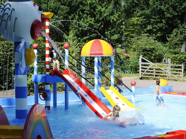 Bungalow | Pool | Outdoor pool - Bungalow With Fireplace, not far From Assen (Dwingeloo)