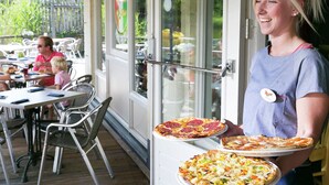 Dining - Well Furnished Bungalow with Microwave near Nature Reserve (Weert)