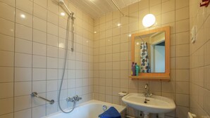 Bathroom - Well Furnished Bungalow with Microwave near Nature Reserve (Weert)